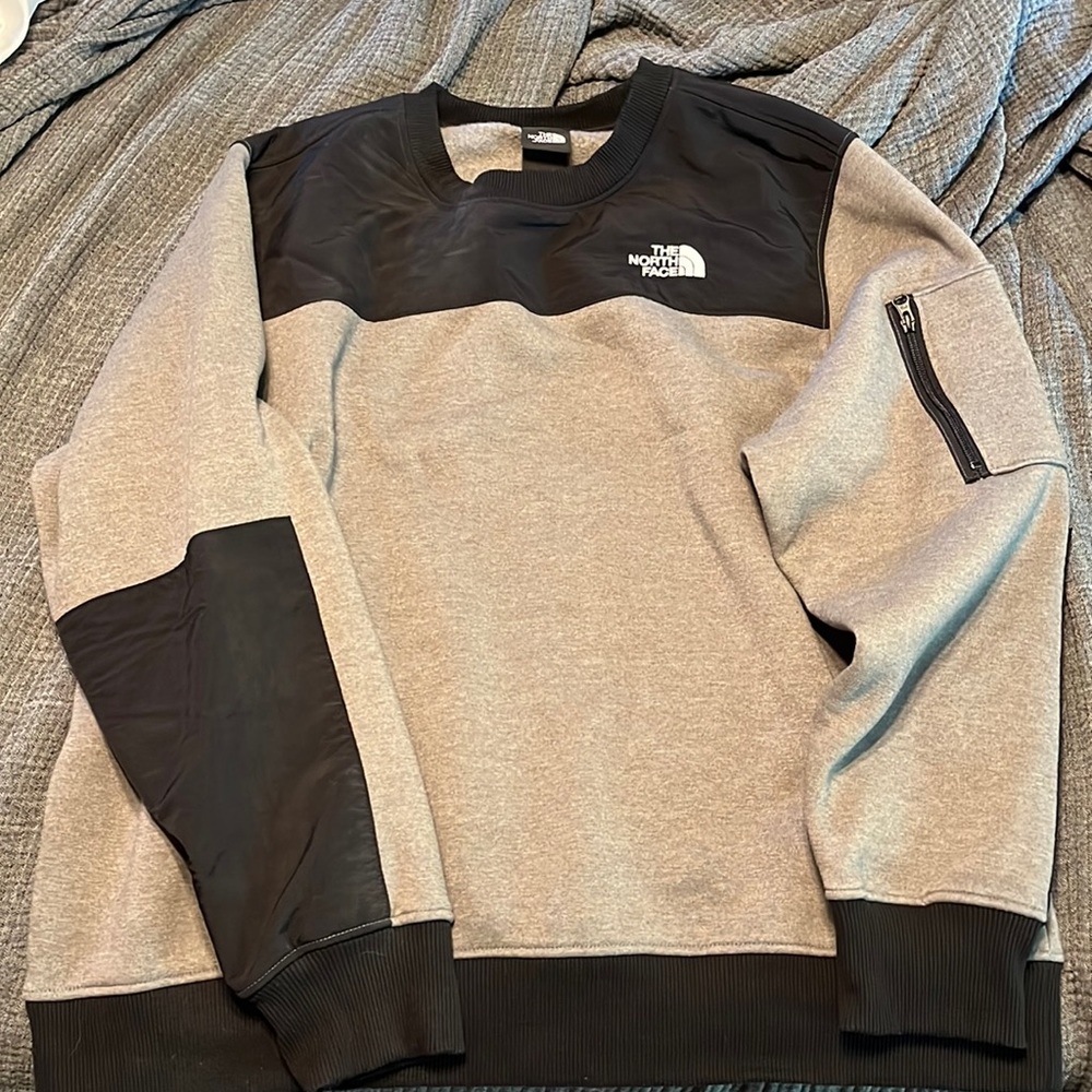 NWOT north face sweatshirt
